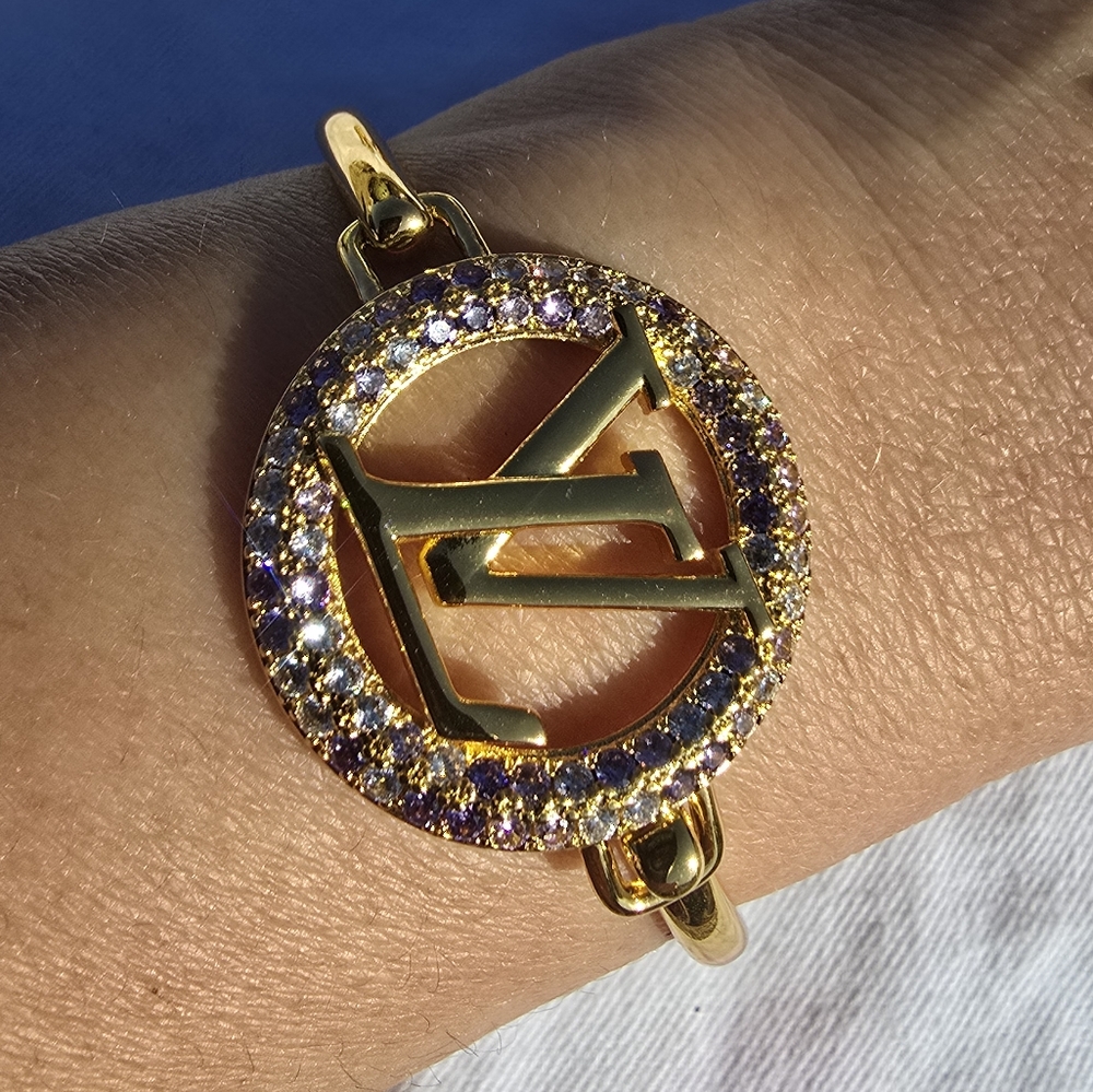 Bracelet.